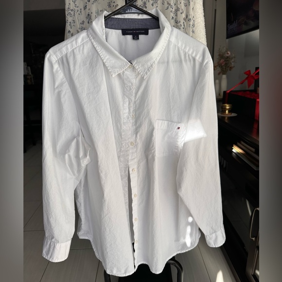 Tommy Hilfiger. Long sleev - Picture 1 of 5